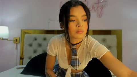 isabela  online show from 02/22/26, 11:53