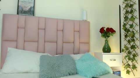 Snapshot of isabela_ferrer_ chatting on 01/09/25, 04:17 I S A online show from 01/09/25, 04:17