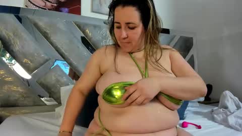 Mommy Isa online show from 01/16/26, 05:22