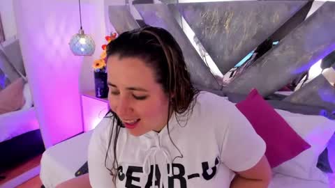 Mommy Isa online show from 06/03/26, 12:19