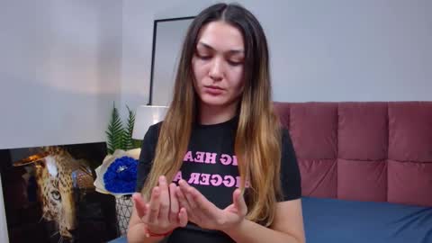 Snapshot of isabelasasha chatting on 03/05/25, 07:05 Isa online show from 03/05/25, 07:05