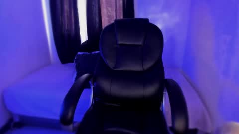 isabella online show from 11/10/25, 04:06