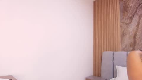 Snapshot of isabell_golden chatting on 01/14/26, 12:00 Isa online show from 01/14/26, 12:00