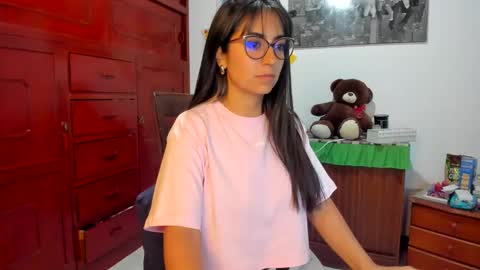 Snapshot of isabella22_1 chatting on 01/12/25, 04:00 Isabella22 1 online show from 01/12/25, 04:00