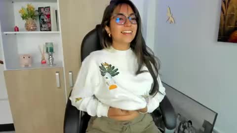 Snapshot of isabella22_1 chatting on 02/25/25, 05:04 Isabella22 1 online show from 02/25/25, 05:04