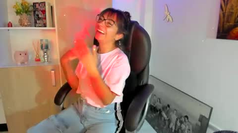 Snapshot of isabella22_1 chatting on 03/04/25, 09:43 Isabella22 1 online show from 03/04/25, 09:43