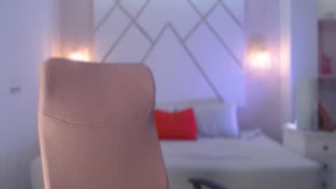 Isa  online show from 10/07/25, 04:04