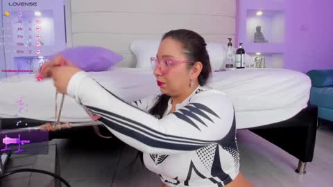 Isa online show from 01/24/25, 03:32