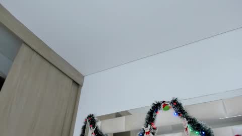 isabella_gomez11 online show from 12/18/24, 10:02