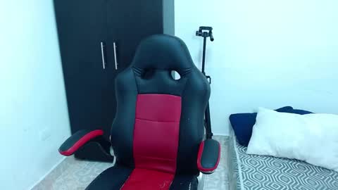 Snapshot of isabella_hots chatting on 12/11/24, 10:14 estefania online show from 12/11/24, 10:14