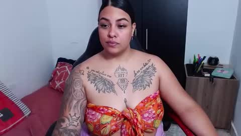 Snapshot of isabella_hots chatting on 01/14/25, 01:06 estefania online show from 01/14/25, 01:06