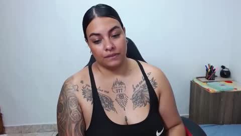 Snapshot of isabella_hots chatting on 02/22/25, 12:40 estefania online show from 02/22/25, 12:40