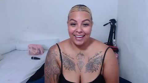 Snapshot of isabella_hots chatting on 06/26/26, 01:59 estefania online show from 06/26/26, 01:59