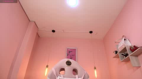 Snapshot of isabella_mendez_1 chatting on 02/04/26, 12:22 Isa online show from 02/04/26, 12:22