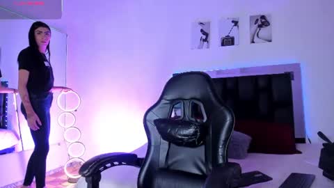 Isabella Moon9 online show from 07/18/26, 12:31