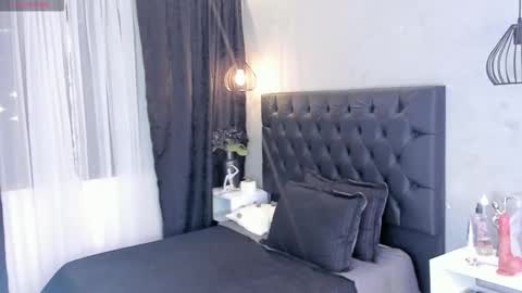 Isabella Nowa online show from 03/24/26, 11:59