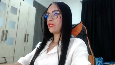 Snapshot of isabella_piercee chatting on 05/19/26, 09:59 isabella_piercee online show from 05/19/26, 09:59