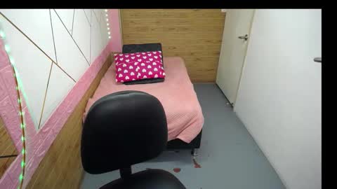 isabella_roseee online show from 10/03/25, 08:39