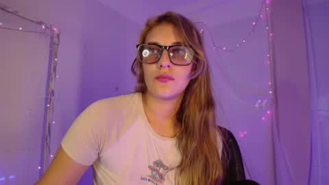 Isabella Rros online show from 11/18/25, 10:47