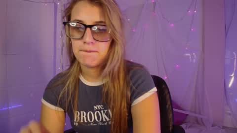 Snapshot of isabella_rross chatting on 02/13/26, 01:23 Isabella Rros online show from 02/13/26, 01:23