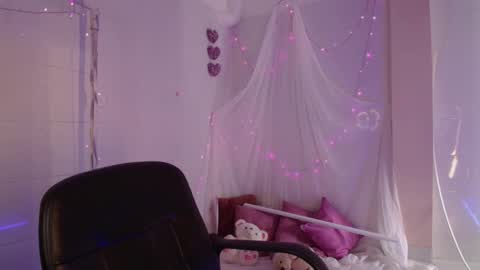 Snapshot of isabella_rross chatting on 02/17/26, 02:24 Isabella Rros online show from 02/17/26, 02:24