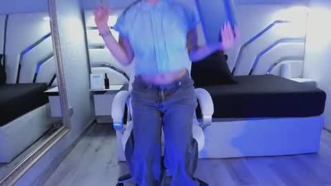 Isa  online show from 11/23/25, 03:06