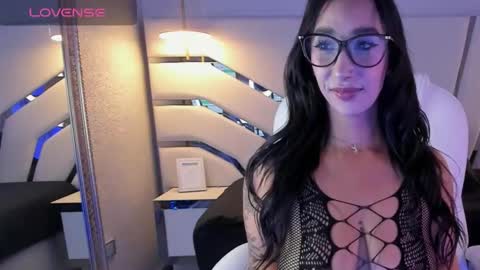 Isa  online show from 12/21/25, 08:49