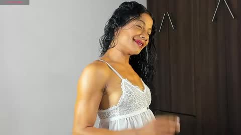 Snapshot of isabella_savina chatting on 06/02/26, 10:01 Isabella online show from 06/02/26, 10:01