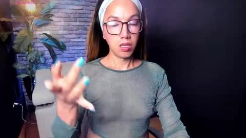 Snapshot of isabella_star_ chatting on 05/10/26, 11:48 Camila online show from 05/10/26, 11:48