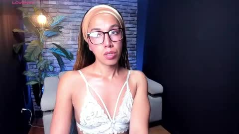 Snapshot of isabella_star_ chatting on 05/11/26, 11:16 Camila online show from 05/11/26, 11:16