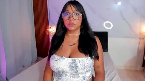 isabella zc online show from 12/04/25, 08:50