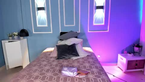 Snapshot of isabella_zc chatting on 05/22/26, 12:00 isabella zc online show from 05/22/26, 12:00