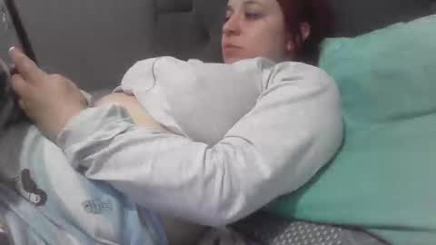 isabellaa_hills_ online show from 10/08/25, 05:32