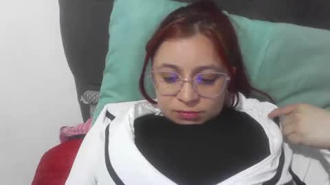 isabellaa_hills_ online show from 10/21/25, 09:59