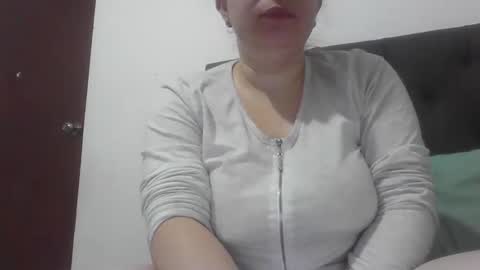 isabellaa_hills_ online show from 11/13/25, 04:17