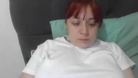 isabellaa_hills_ online show from 11/28/25, 01:47