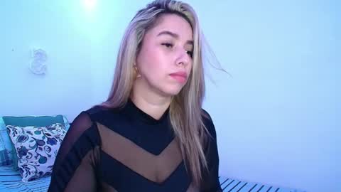 Snapshot of isabellaa_smith03 chatting on 07/19/26, 03:21 isabellaa_smith03 online show from 07/19/26, 03:21