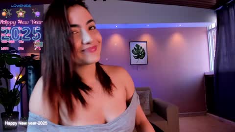 Snapshot of isabellaajoness chatting on 01/11/25, 01:01 Isabella Everyday From 0530 to 1430 Col Time online show from 01/11/25, 01:01