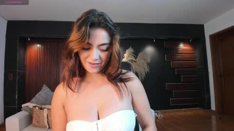 Snapshot of isabellaajoness chatting on 10/21/25, 12:06 Isabella Everyday From 0530 to 1430 Col Time online show from 10/21/25, 12:06