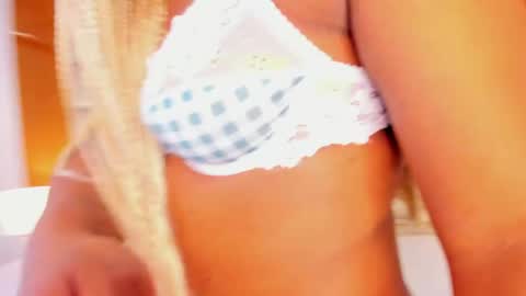isabellaalux_ online show from 04/29/26, 08:48