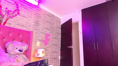    v online show from 02/08/25, 07:38