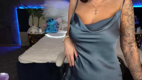 Snapshot of isabellafoxyy chatting on 10/18/25, 05:43 Marina online show from 10/18/25, 05:43
