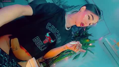 isabellagirs online show from 04/10/26, 12:21