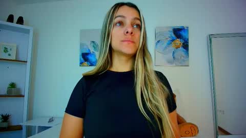 Isabella  online show from 03/19/26, 01:26