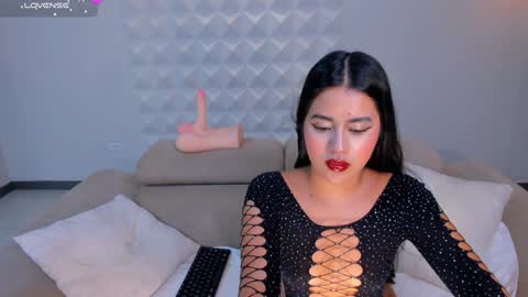 Isa Hill  online show from 12/17/24, 08:54