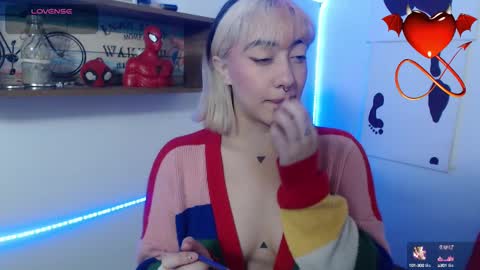 Snapshot of isabellakoff chatting on 02/12/25, 12:01 Tati - online show from 02/12/25, 12:01