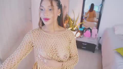 Snapshot of isabellamontier1 chatting on 10/08/25, 04:32 isabella online show from 10/08/25, 04:32