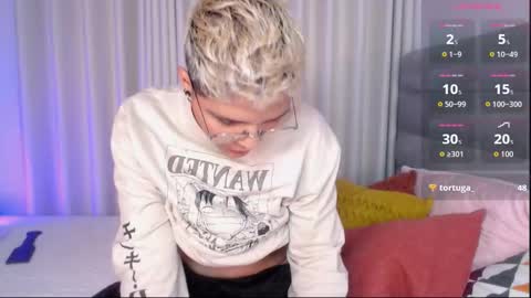 Isabella Mout  online show from 11/22/25, 12:31