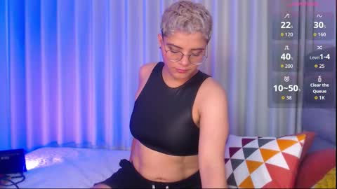 Isabella Mout  online show from 11/25/25, 03:56