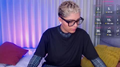 Isabella Mout  online show from 11/30/25, 05:50